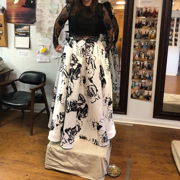 Prom dress - Picture 2 of 7